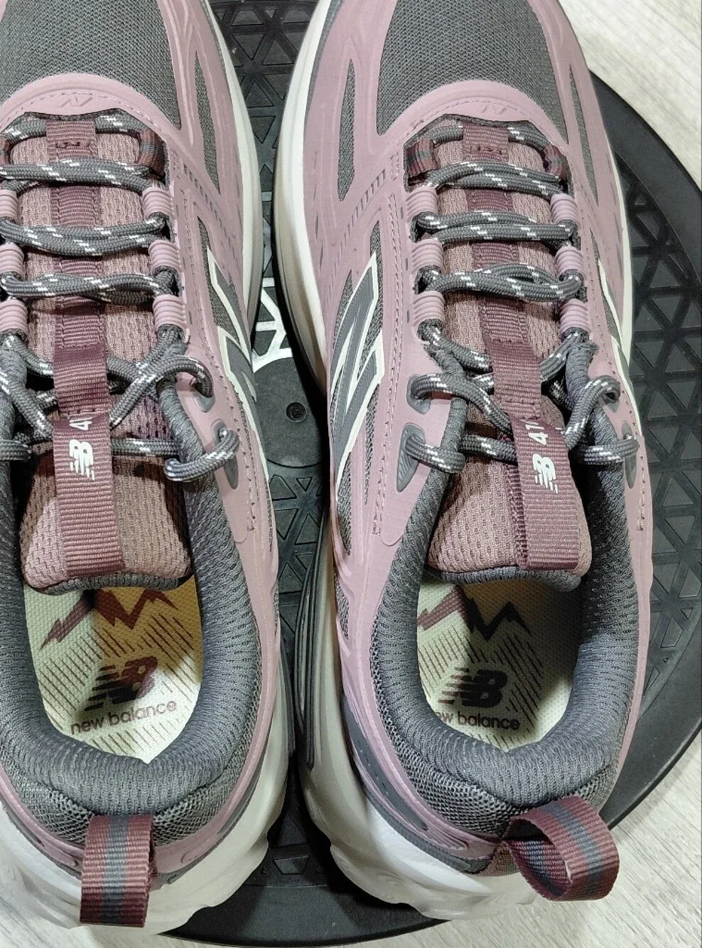 (New) New Balance Women’s Fresh Foam 410v9 Trail Running Shoes Voilet Rose W9